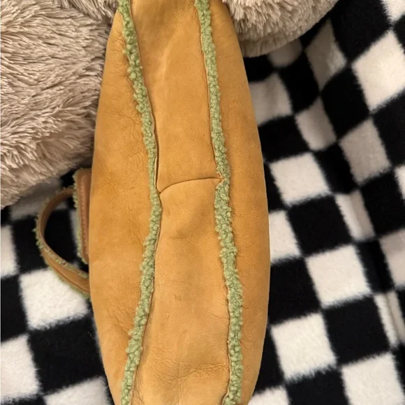 CHANEL Tan and Green Leather Tote - Picture 4 of 9